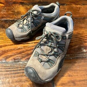 Keen hiking boots size 7